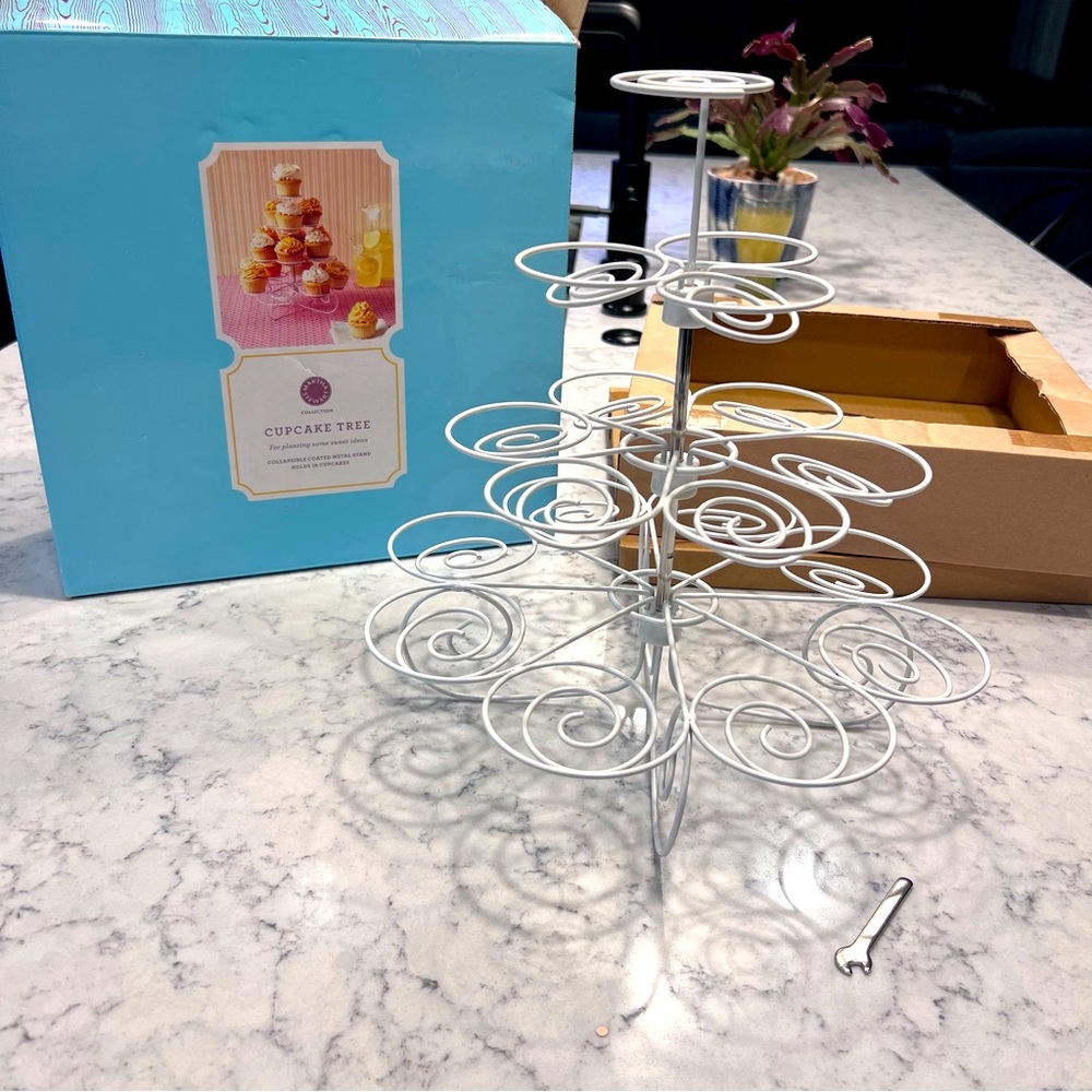 NEW Martha Stewart Collection Cupcake Tree Collapsible Coated Metal Stand
